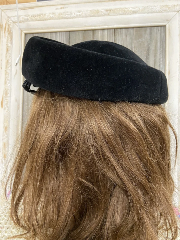 Sombrero Pastillero Negro Gladys & Belle Mujer, Cuerpo Terciopelo Hecho en Francia De Colección Foto 4 de 4