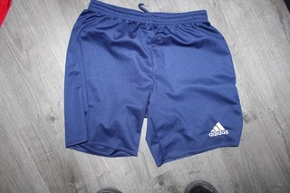 schicke blaue kurze Jungen Sporthose von Adidas in der Größe 164