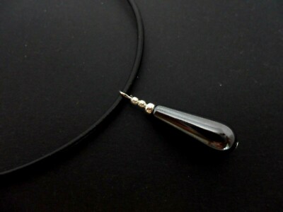 EIN DAMEN SCHWARZ LEDERBAND 13 - 14'' COLLIER & HÄMATIT TROPFEN HALSKETTE. NEU.