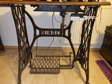 SINGER Nähmaschine Antik Gestell aus Gusseisen mit Tisch und Motor 