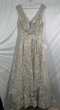 NWT Mac Duggal [ 8 ] 20131 Floral Embroidered Illusion V Neck Gown Silver #S1913