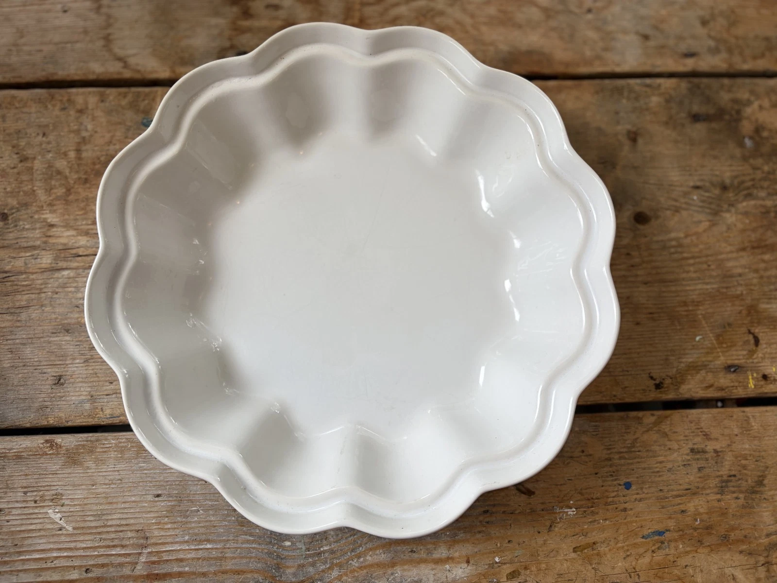 Large 10” White Chantal Scalloped Edge Pie Plate - 1.5 Qt.