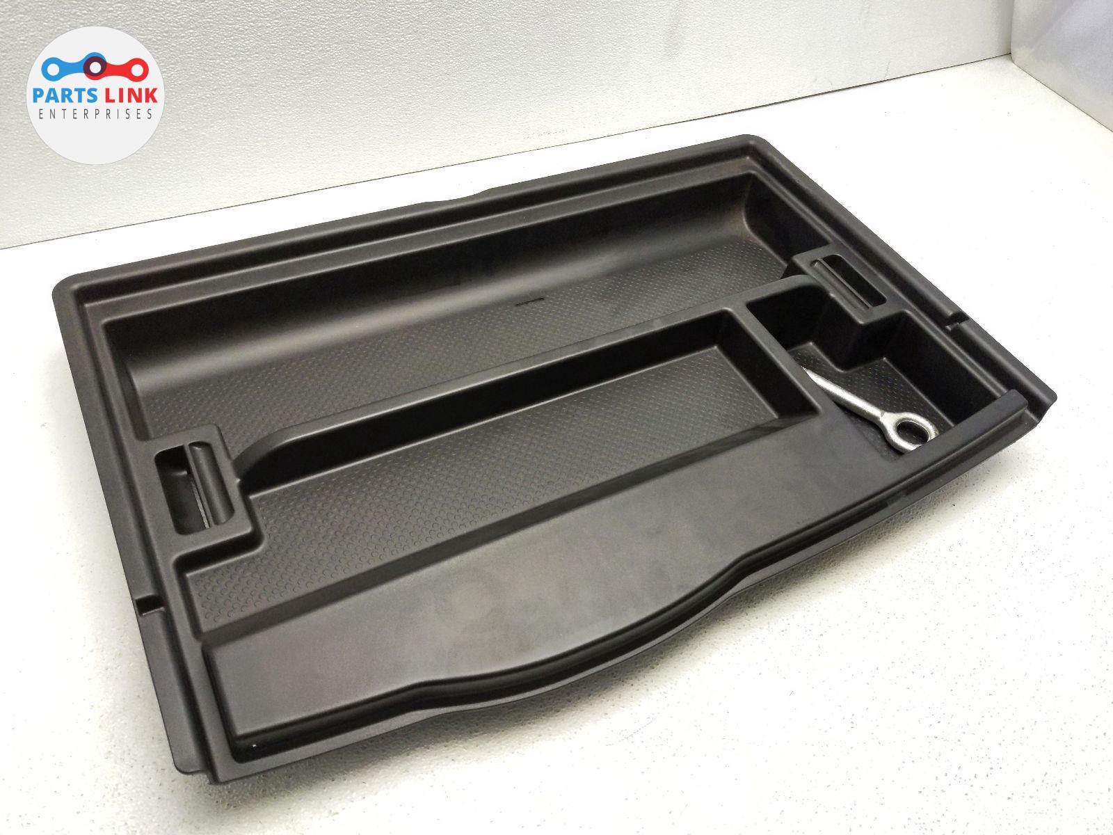 2017-22 MASERATI LEVANTE REAR TRUNK CARGO STORAGE TRAY TOOL COMPARTMENT M161 OEM