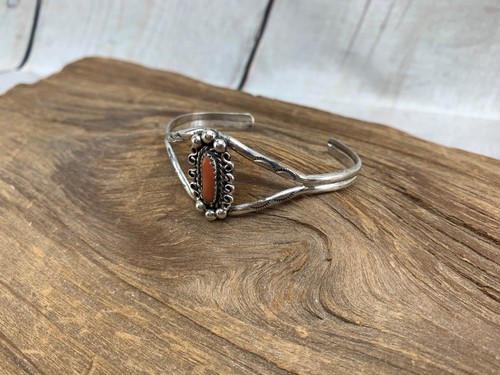 Brazalete brazalete vintage de plata esterlina nativa americana con piedra de ostra naranja - Imagen 2 de 3