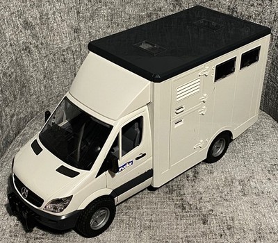 Bruder 1531/3 - Mercedes Benz Sprinter - 1:16 Animal Transporter (Missing Parts)