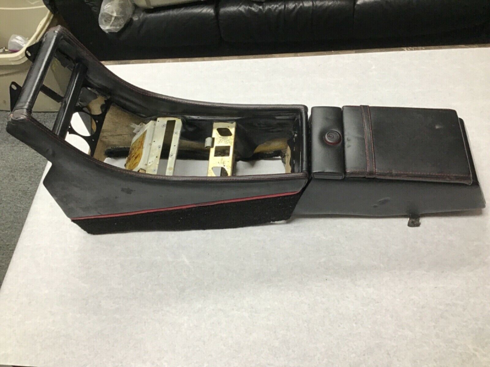Bentley 1987 Arnage Turbo R Black Leather / carpet + red pipping center console 