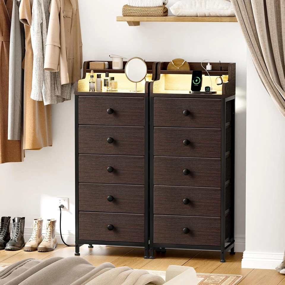 Cómoda de 5 cajones para dormitorio con estación de carga y luces LED, cómoda marrón o Foto 2 de 4