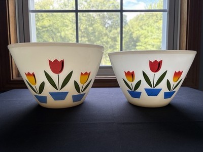 Set of 2 Vintage 1950s FIRE KING Tulip Mixing Nesting Bowls 8.5 /9.5  MCM VGUC