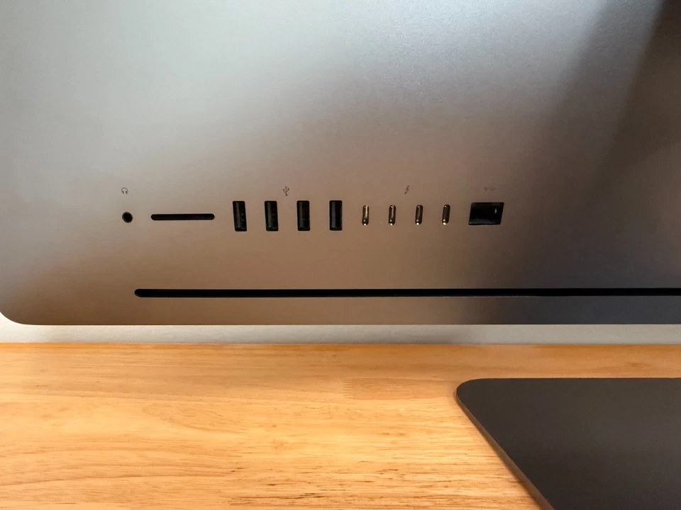 Apple 2017 iMac Pro 2.5GHz 14-Core Xeon W 64GB RAM 1TB SSD Vega 56 8GB - READ - Image 4 of 4