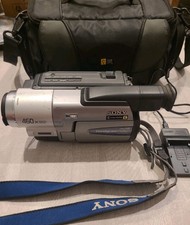 Sony Handycam CCD-TRV58 Hi8 Camcorder w/Nightshot Case Battery Charger Tape