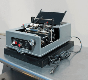 Advent Bottle or Pail Labeler - Model 205