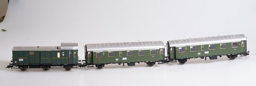 (0604) 3 Fleischmann Personenwagen: 2*27 179 der 1. Kl. +Begleitwagen 110734 DRG | Condition: Gebraucht