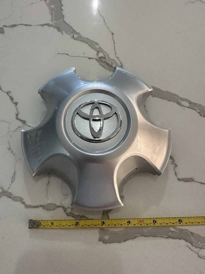 (1x) TOYOTA LAND CRUISER 03-04  WHEEL CENTER CAP COVER 42603-60570 USED PERFECT - Image 4 of 4