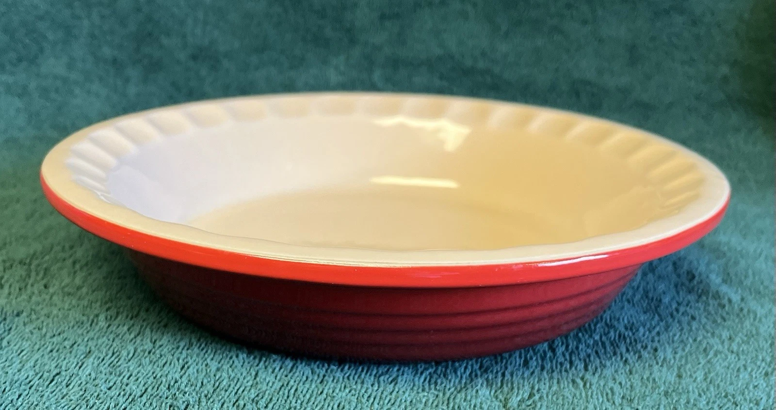 Le Creuset 15-12 Enameled Stoneware Pie Plate Baking Dish 9" Cherry Cerise Red