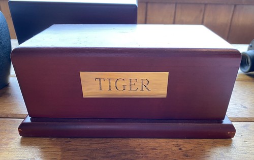 URNS for Cremated Remains (Humans/Pets) Metal/Wood Discounts For Buying 2/more - Picture 5 of 9