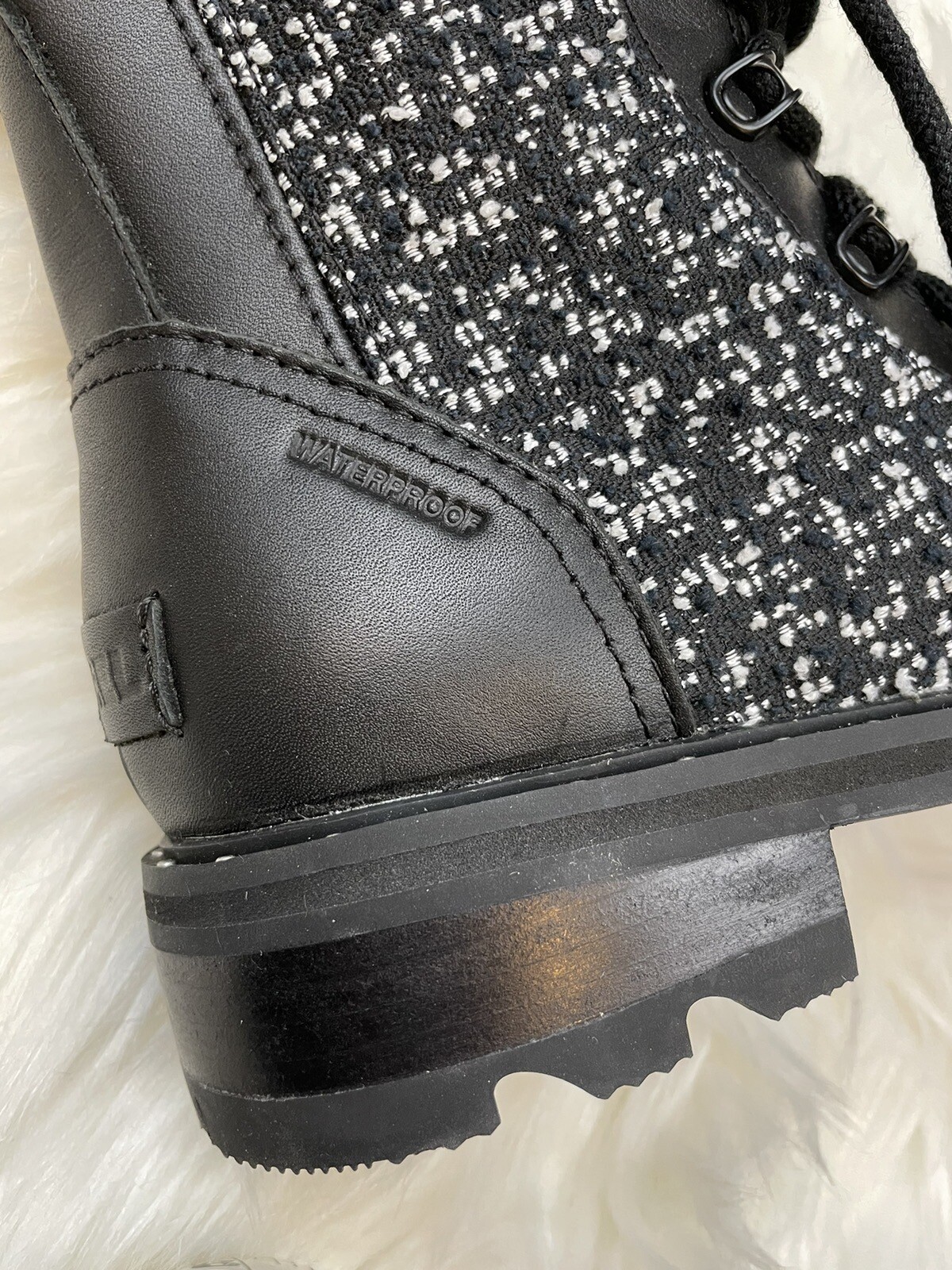 SOREL Lennox Lace Cozy Winter Boots Waterproof Size 8 Black Lambs