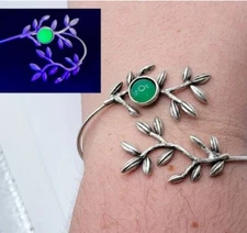 Uranium Glass Bracelet Leaf Vine Brushed Silver Tone Adjustable