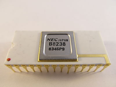 UPB8238D NEC 8080A System Controller and Bus Driver - CERDIP28
