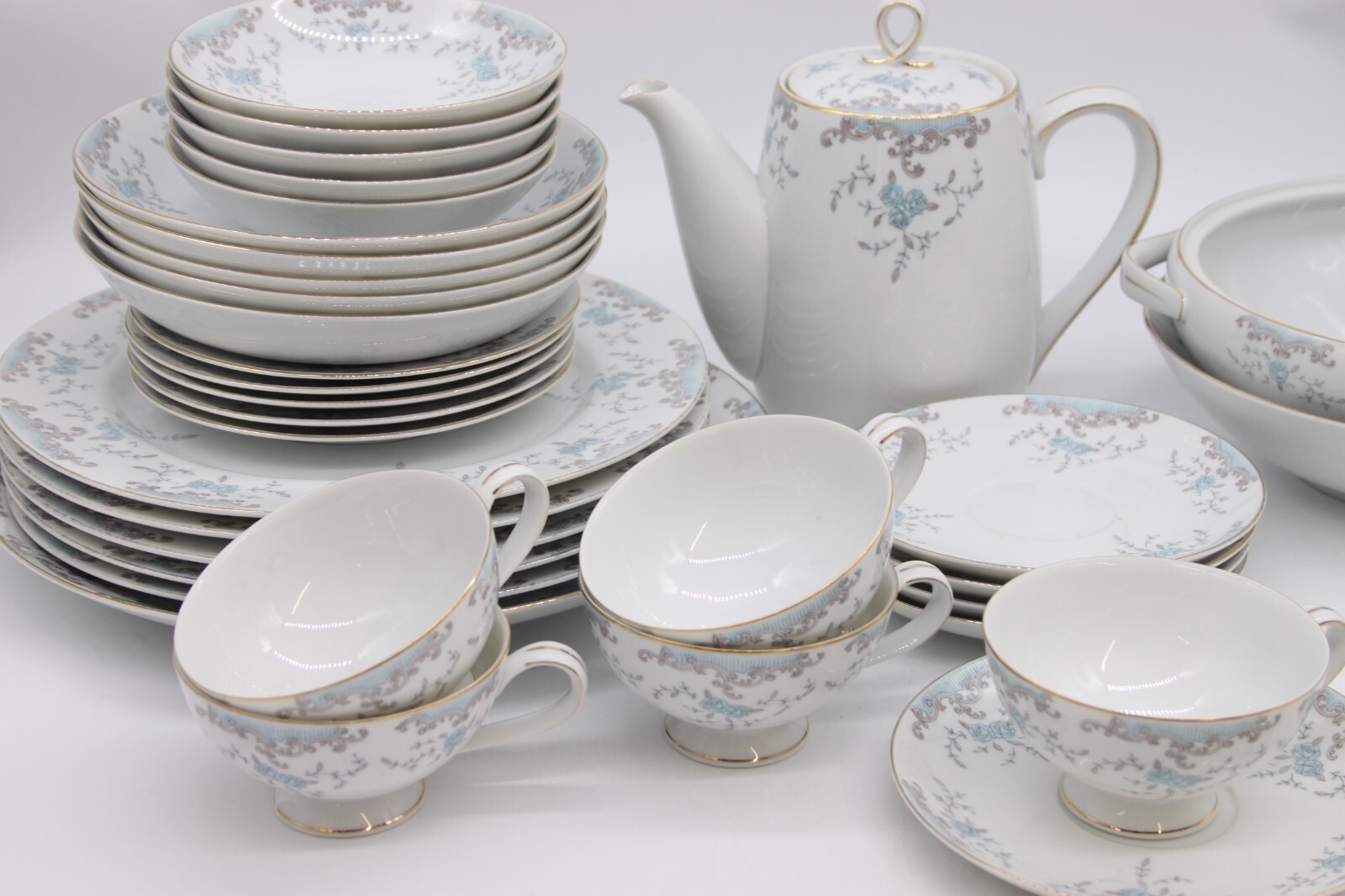 NARUMI BONE CHINA Dinner & Tea Set for 5, 34 Pcs Teapot Plates Saucers