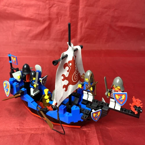 Vtg.  LEGO: Sea Serpent 6057  Black Knights Missing  2 Flags - Pre-Own