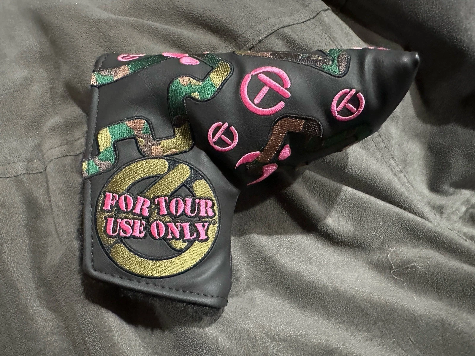 Scotty Cameron MID MALLET Tour Only Camo & Pink “BULLDOG” Circle T Headcover