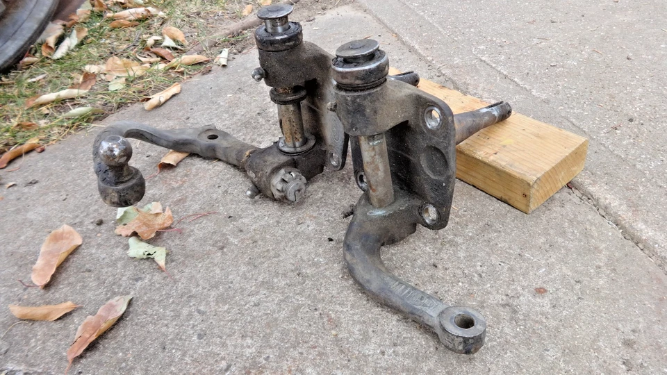 Camión Ford 1948 1952 husillos delanteros con brazos par original 1949 1950 1951 F1 F2 F3 Foto 2 de 4