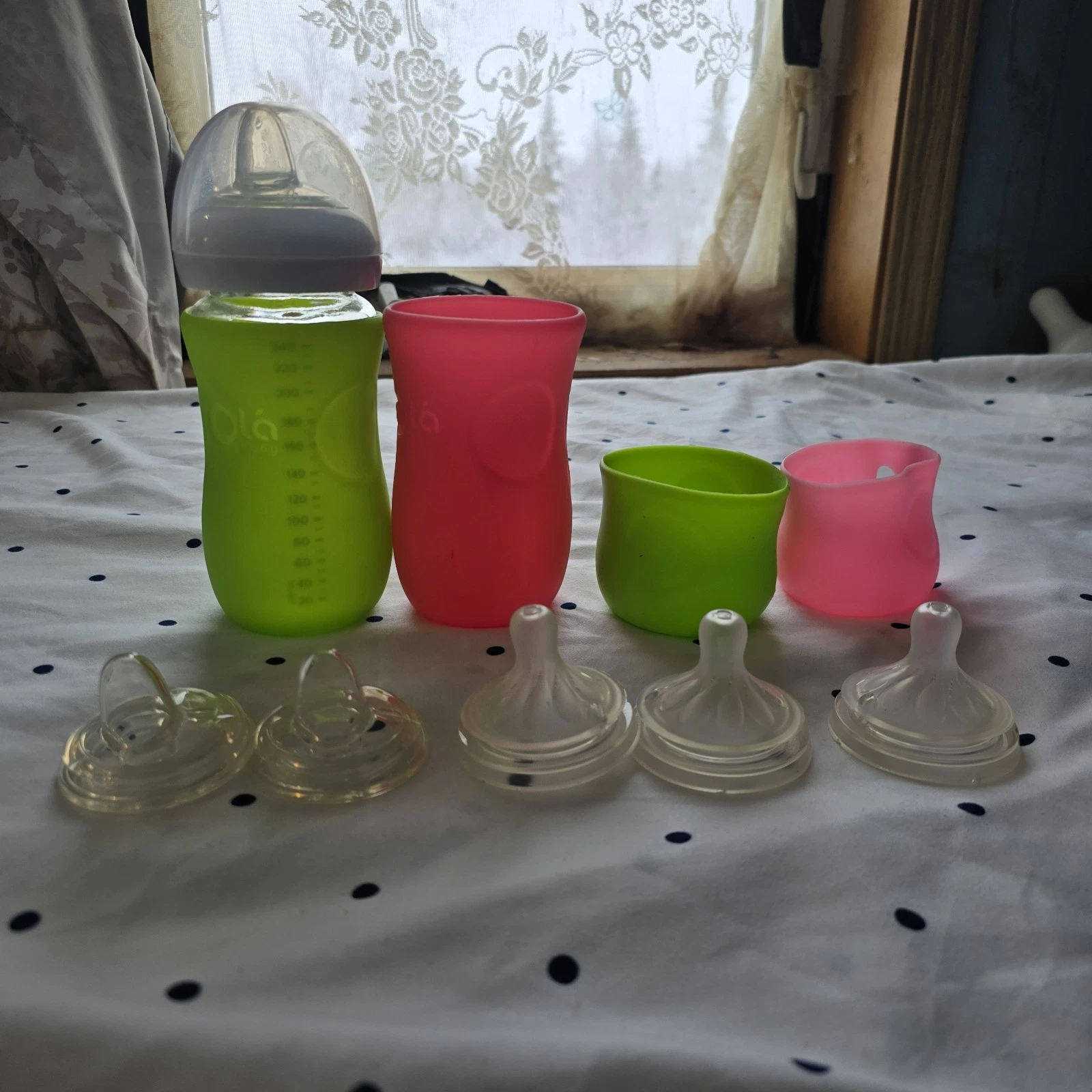 Phillips Avent Glass Bottle W/ Silicone Sleves Sippy Spouts & Size 2 Nip. W/ Cap