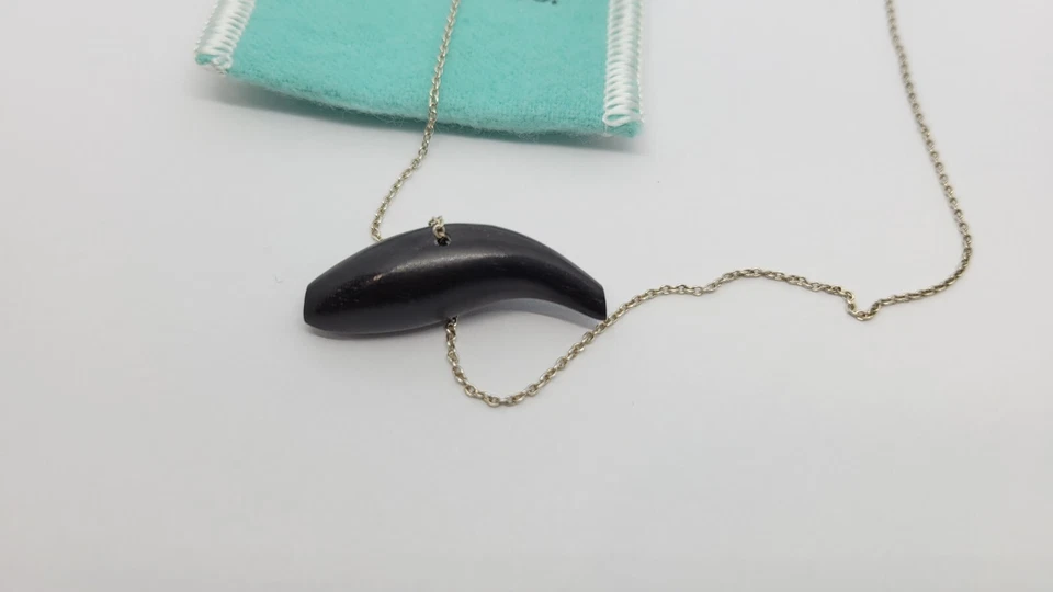 Tiffany & Co FRANK GEHRY Colgante de Pez de Madera Negra y Collar de Plata de Ley Foto 3 de 4