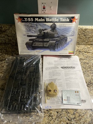 Lindberg 6001 1/35 Scale USSR T-55 Main Battle Tank Open Model Kit