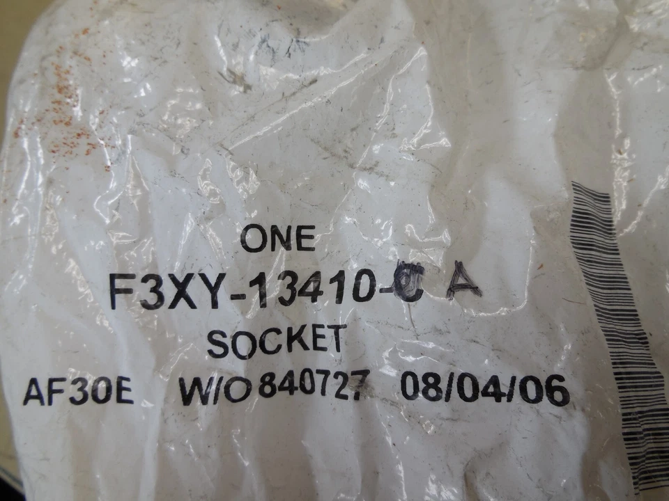 NOS 1993 1994 Mercury Villager Tail Lamp Socket F3XY-13410-A - Image 3 of 3