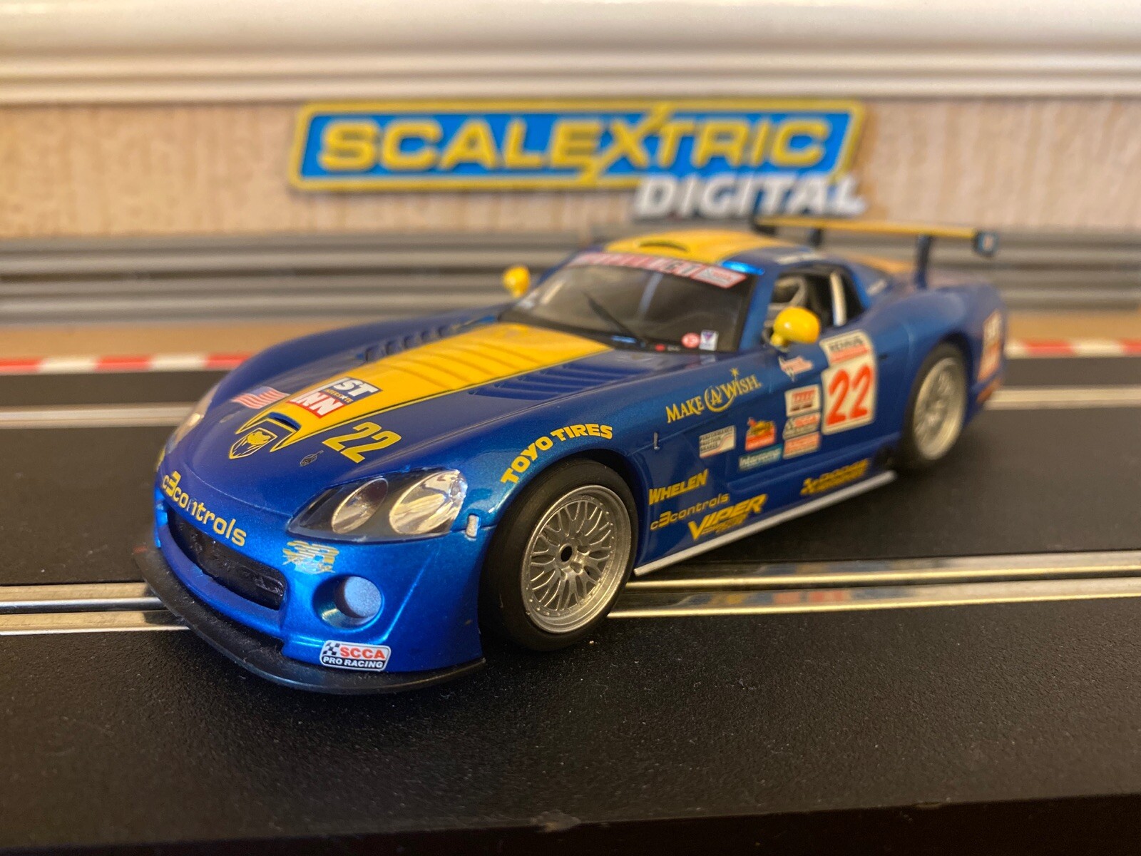 scalextric dodge viper
