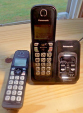 PANASONIC ANSWERING SYSTEM with Two Handsets BLUEOOTH Model KX-TG833SK