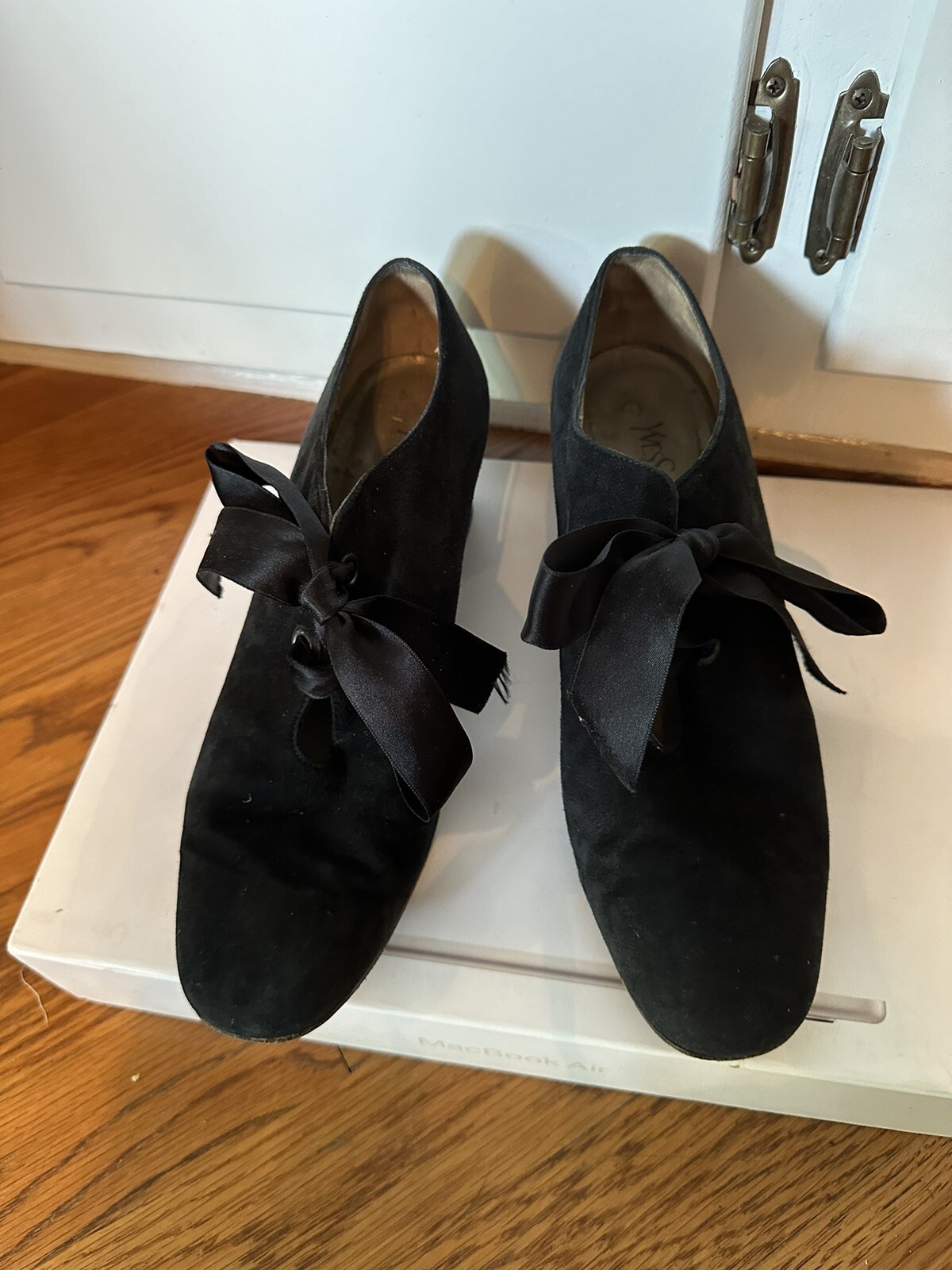 Scarpe con fiocco vintage Yves Saint Laurent Victoria in pelle scamosciata raso 8 1 2