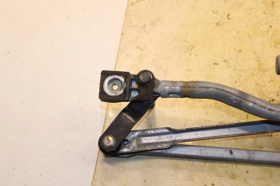 Volvo S60 T5 Premier FR 2015-2018 limpiaparabrisas transmisión acoplamiento con motor Foto 2 de 4