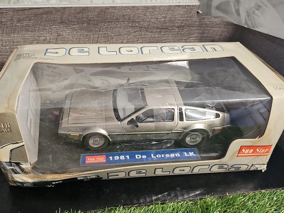 Sun Star 1982 DMC De Lorean Lk 1:18 Scale Diecast Car BAAAAAD BOX - Image 2 of 4