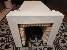 Kaninchen Tunnel mit Bürstenbogen Shabby Weiß Fellpflege Holz ca. 45x25x23 cm