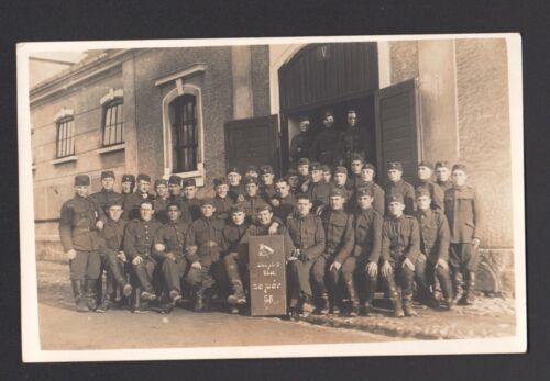 Photo groupe de soldats Caserne Régiment de Cavalerie ?  WW2 ? - Photo 1/1