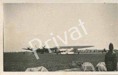 Foto WK II Militärflugzeuge Airplanes Feldflugplatz H1.42