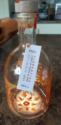 M&S Leucht Schneekugel leer Gin Flasche Clementine 70cl Weihnachten 