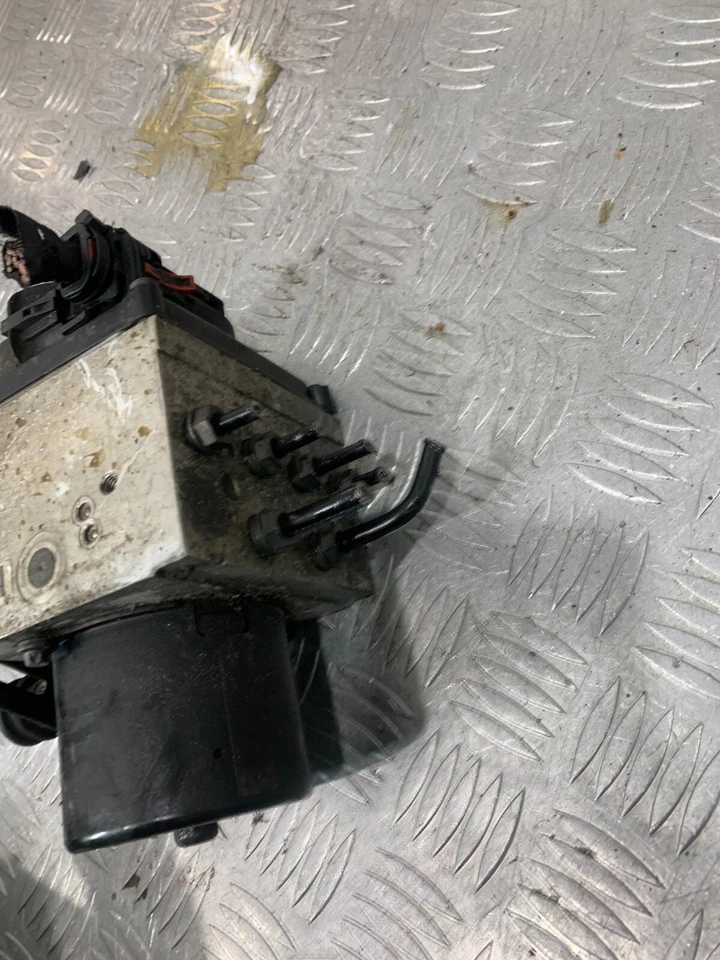 Volkswagen Passat 2009 unidad de control de bomba ABS 3C0614109AF #2 Foto 3 de 4