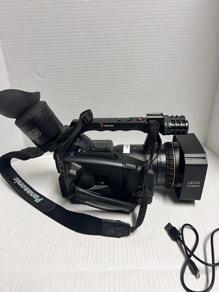 Panasonic AG-DVX100BP MiniDV 3CCD Professional Video Camcorder - Image 2 of 4