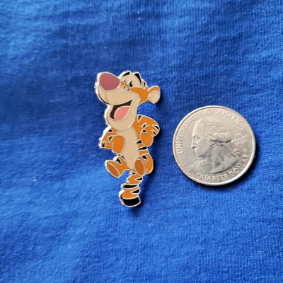 DISNEY PIN TIGGER WITH BOUNCING TAIL FROM WINNIE THE POOH