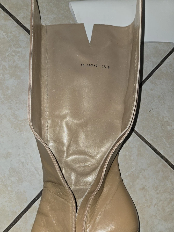 Botas hasta la rodilla Stuart Weitzman de cuero de becerro camel 7,5 hechas en España tacón de gatito Foto 4 de 4