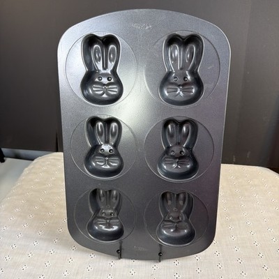 Wilton Cake Pan Rabbit Easter Mini Bunnies Non-Stick Baking Mold 6 Cavity