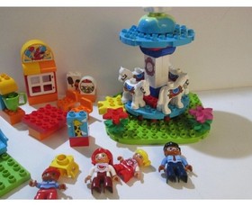 LEGO 10841 DUPLO Fun Family Fair 100% Complete with Minifigures Merry Go Round