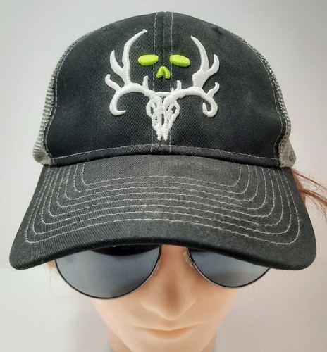 Paramount Outdoors Bone Collector Logo 