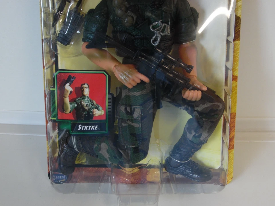 Lanard 2004 The Ultra Corps - Figura de acción posable de 12 pulgadas Stryke Lanard cc Foto 3 de 4