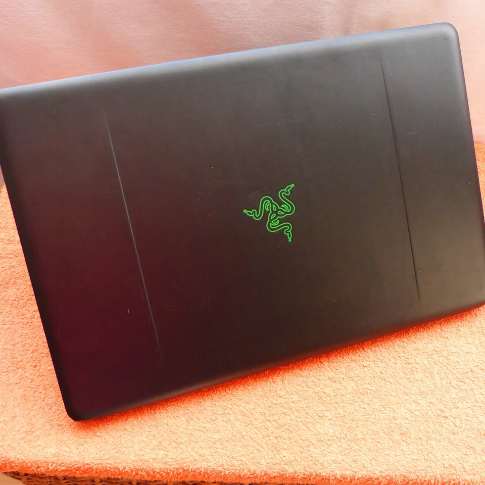 Razer Blade Pro 17 Zoll MONSTER GAMING 6GB l 3TB SSD HDD Windows 11 i7 NP 2099€ - Bild 2 von 4