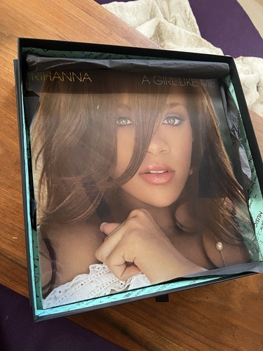 Rihanna A GIRL LIKE ME RIH-ISSUE Sea Glass Translucent Vinyl 2LP - Picture 5 of 7