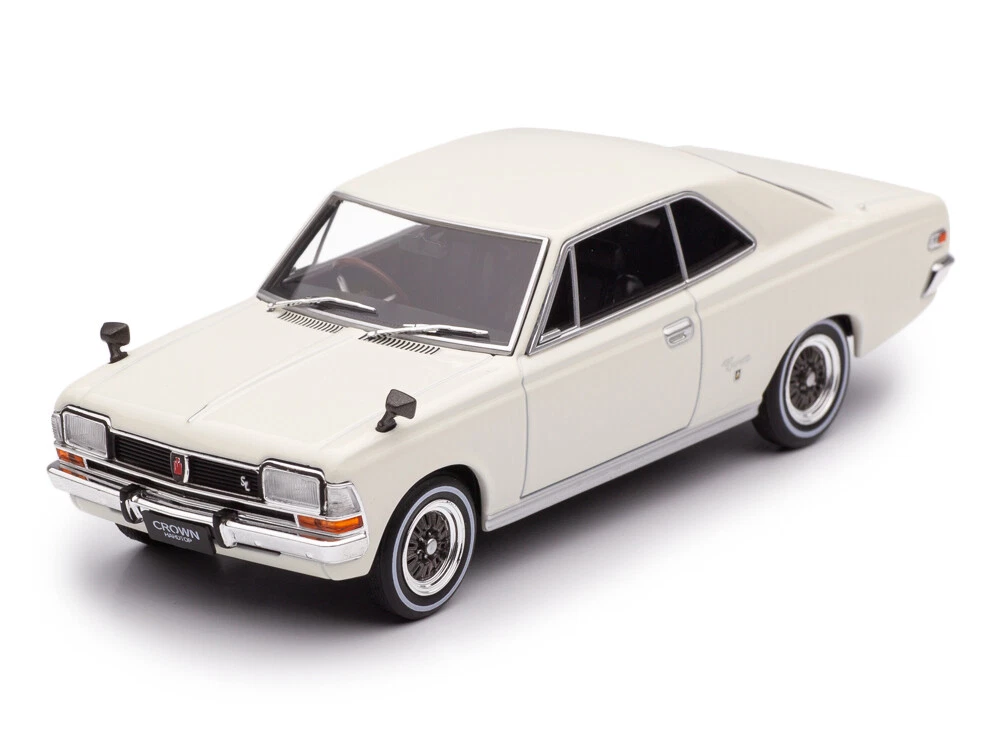 Miniature Kyosho 1/43 – Toyota Crown Hybrid Athlete G – Rose – 2012